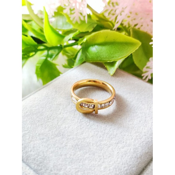 Cincin Fashion Titanium Warna Emas Wanita X1