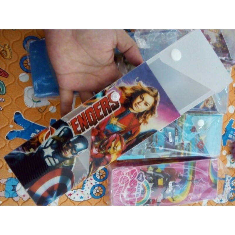 

tempat pensil slide karakter