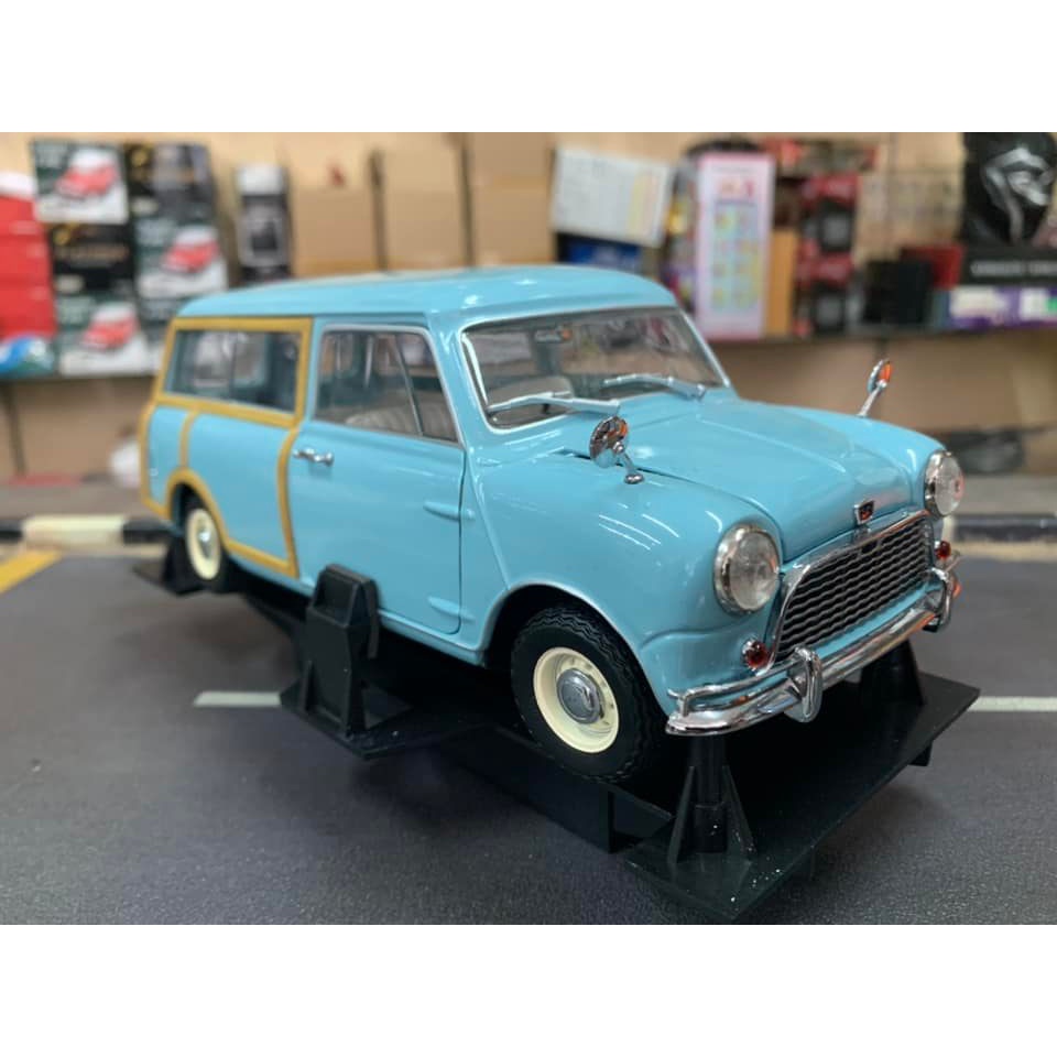 Kyosho 1/18 Austin Mini Countryman Light Blue