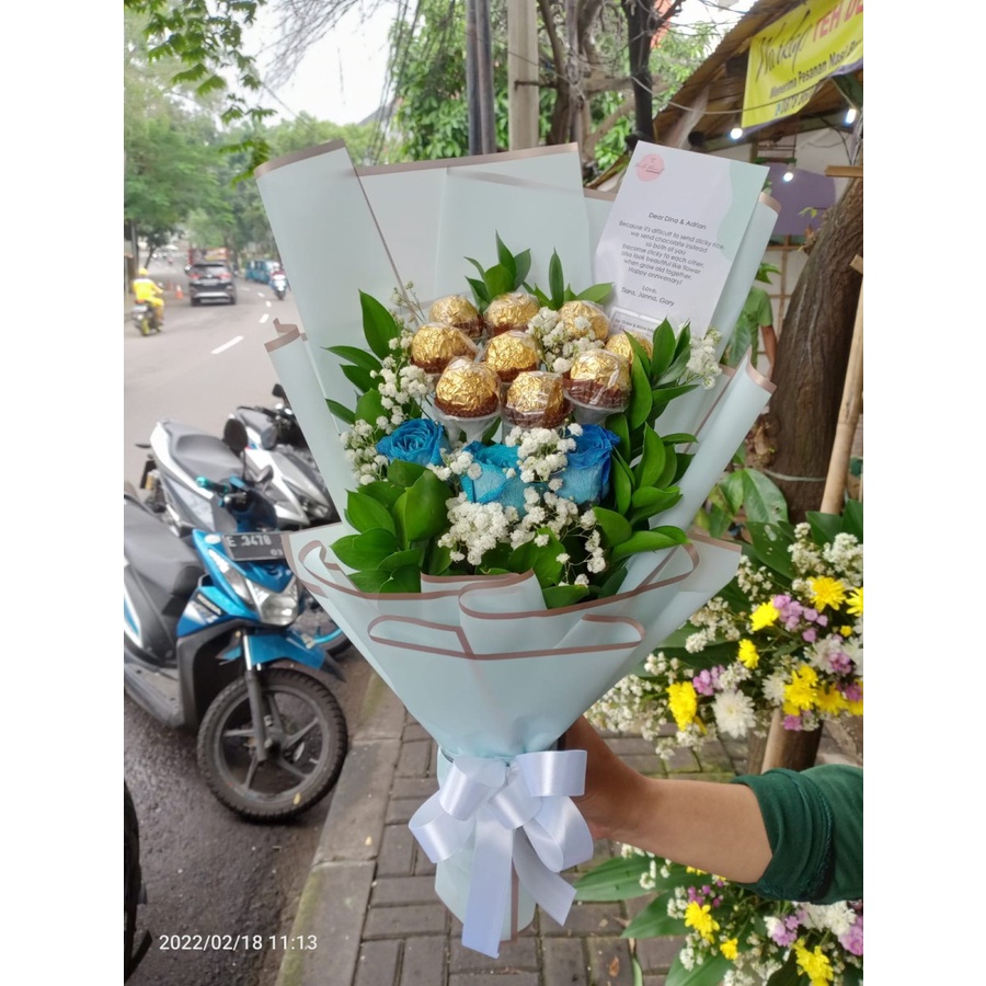 

BUKET COKLAT - BUKET FERRERO - BUKET VALENTINE - BUKET ANNIVERSARY