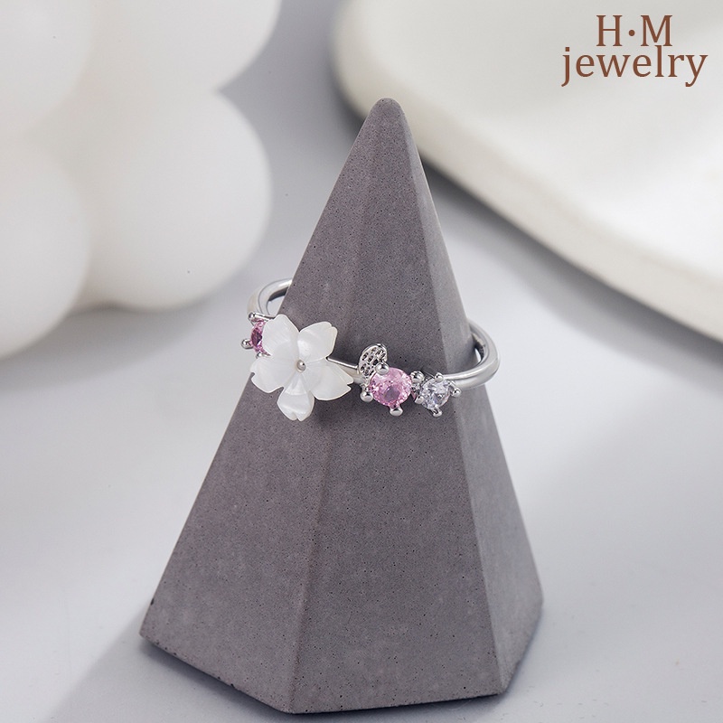 Cincin Bentuk Bunga Sakura Aksen Berlian Gaya Simple