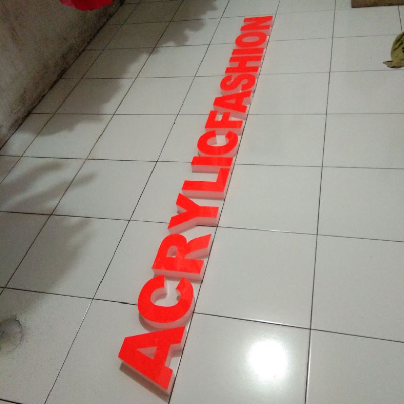 

Akrilik huruf timbul