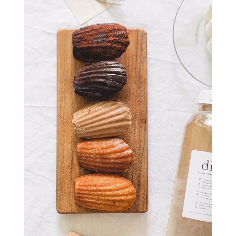 

coffee dia - 1 set of French Madeleines