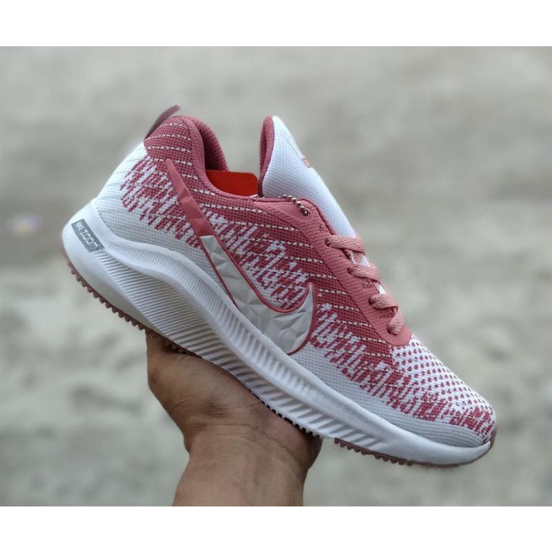 Sepatu Olahraga wanita nike zoom putih. Made In Vietnam sepatu lari wanita. senam jalan. erobik