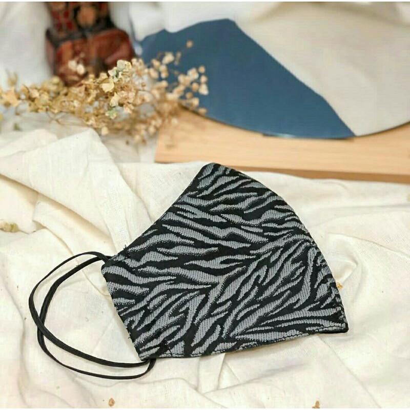 (isi 2 pcs) Masker Kain Motif Cowok Cewek Fashion Keren 3 Lapis Earloop