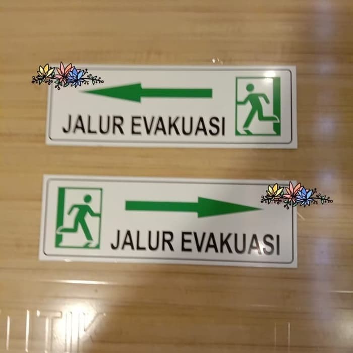 

akrilik / acrylic sign JALUR EVakrilik / acrylic sign JALUR EVAAKUASI PUTIH 30X10CM STICKER RAMBU K3