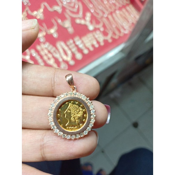 Liontin Berlian Koin