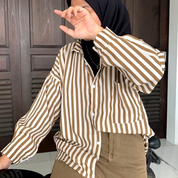 READY STOCK KEMEJA CROP TARTAN OUTER || CROP TARTAN SHIRT || OVERSIZE CROP TARTAN || KEMEJA CROP LENGAN PANJANG-MOCCA STRIPPY oversz