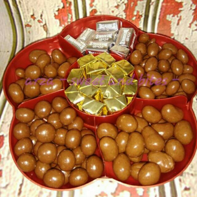 

Coklat Delfi Silverqueen Tray Bunga Sekat 6 - T3