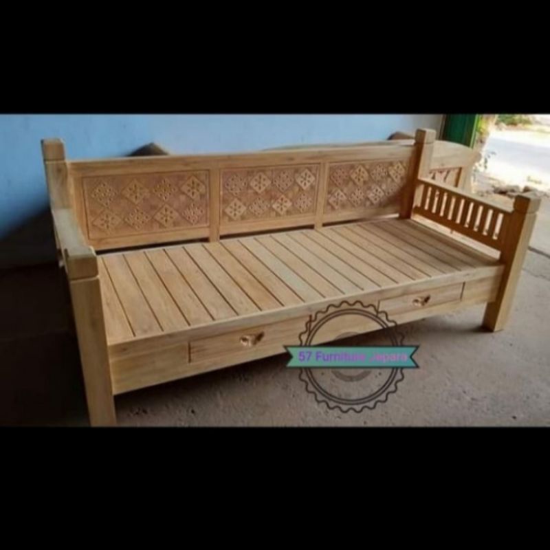 Daybed jati kursi panjang hias kayu jati mentahan ukir Jepara model kotak kotak