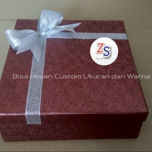 

Kotak kado gift box kotak souvenir 17 x 15 x 6 bisa pesan custom warna dan ukuran