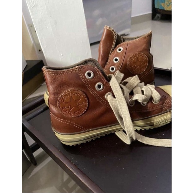 sepatu converse kulit