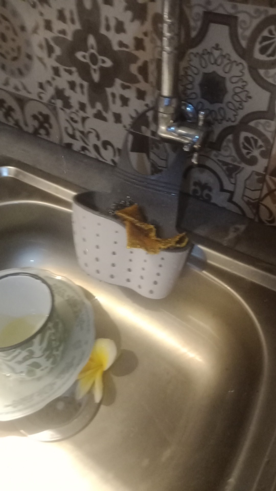 Gantungan Kran Serbaguna - Tempat Sabun Spon Gantung Di Kran Bak Cuci