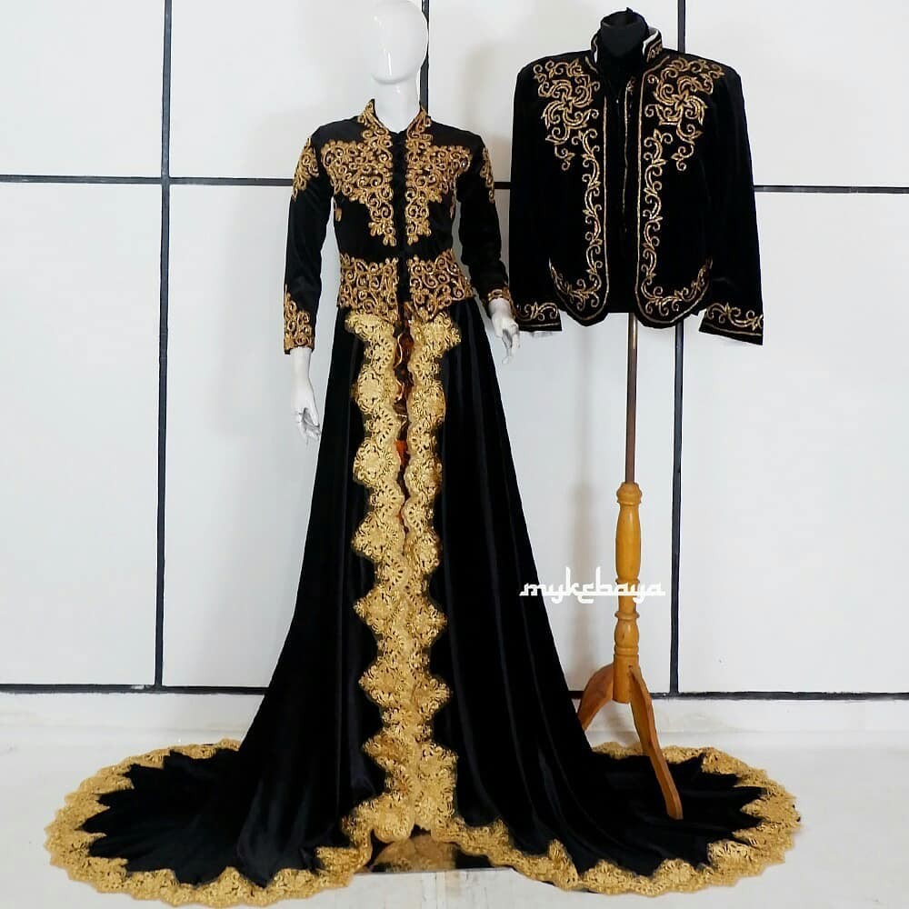 Couple Kebaya Pengantin Modern Bludru Payet Ekor Jaguard ...