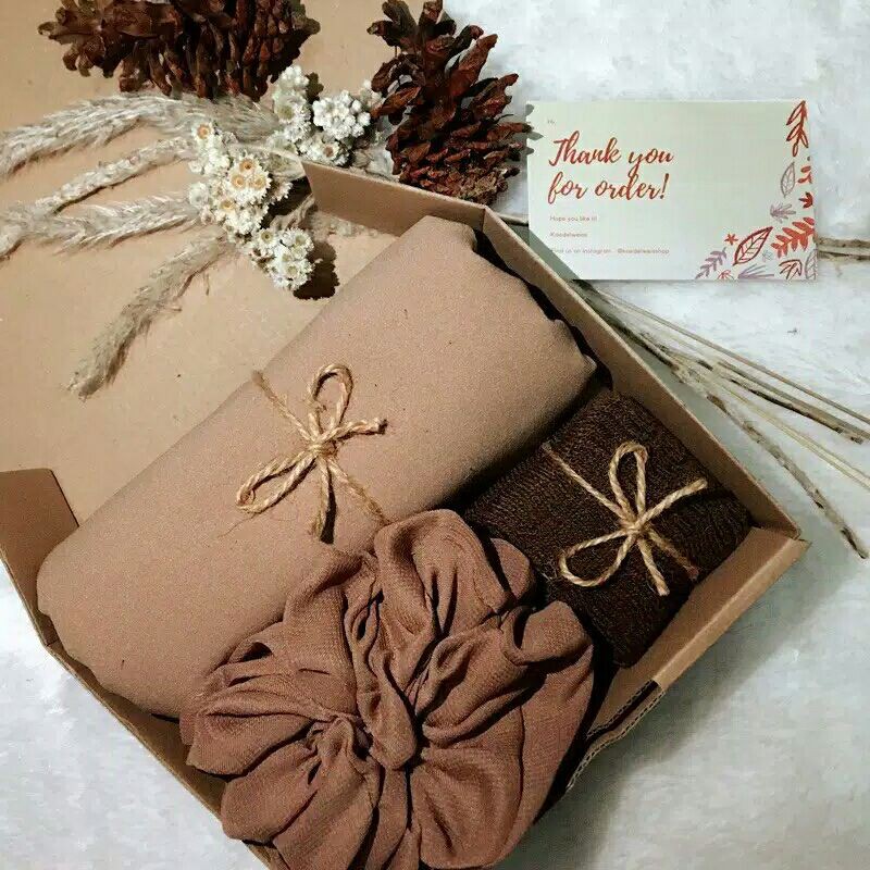 

Gift box hijab kotak kado hijab kotak hadiah hijab