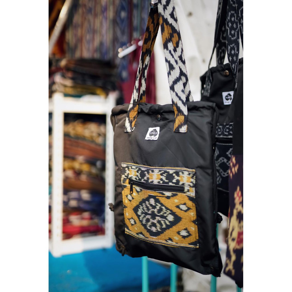 TAHAN HUJAN BADAI DANPETIR N0/ AEC TBK ToteBack Tenun Etnik Unisex by Awanethniccraft