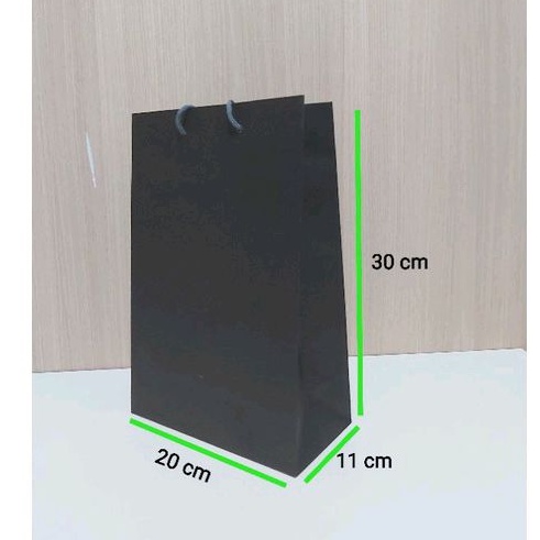 

Paper bag Termurah Polos Hitam R6 Panjang Size 20 x 10 x 30 (P x L x T ) | Tas Kertas | Tas Souvenir | Tas Kado | Tas Hajatan
