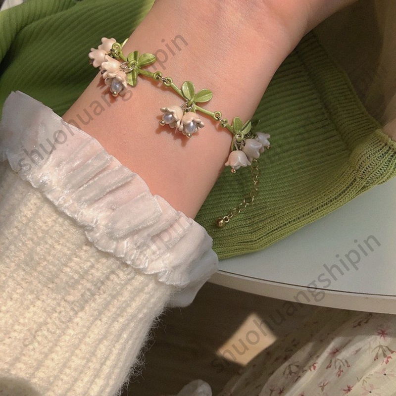 Gelang Tangan Rantai Aksen Bunga Lily Putih Elegan Untuk Wanita