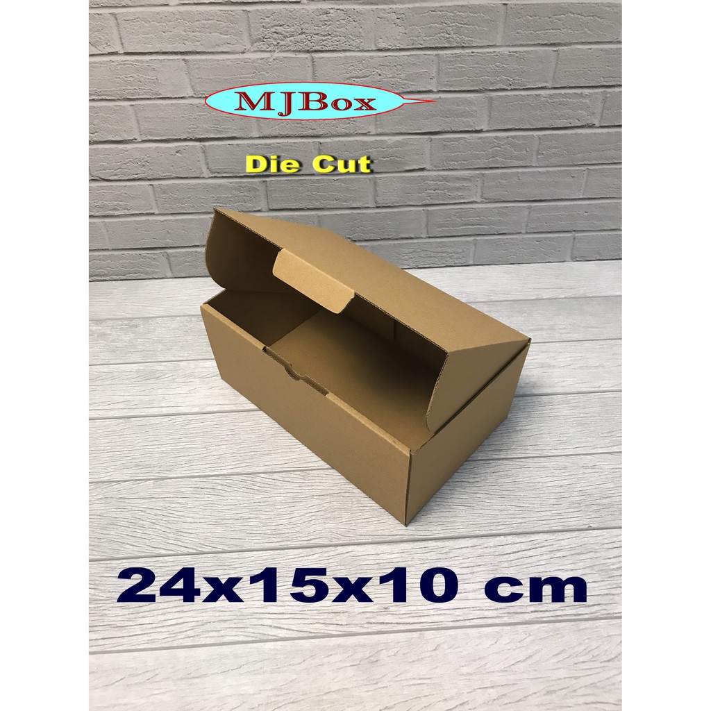 

Kardus 24 x 15 x 10 cm........ Die Cut ( untuk pembelian di atas 10 pcs harga lebih murah )