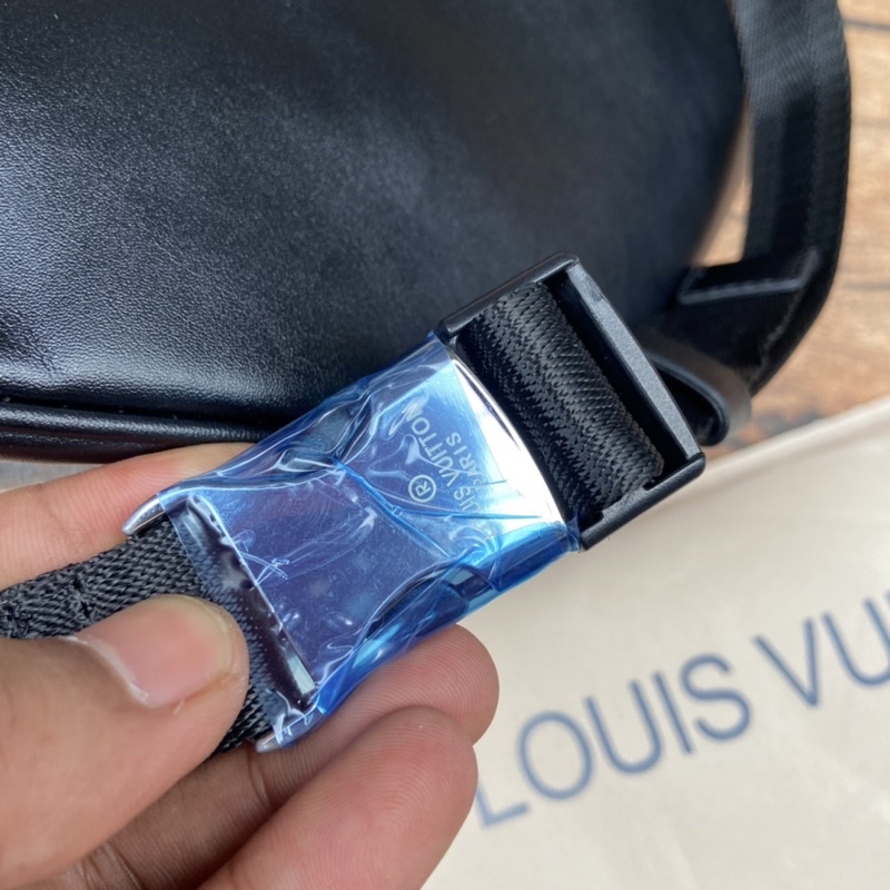 tas selempang pria LV import tas slempang lv pria ada no seri bisa jd Pouch bag waistbag pria lv