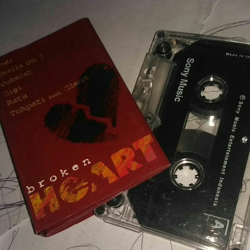 Kaset pita Broken Heart - Kompilasi