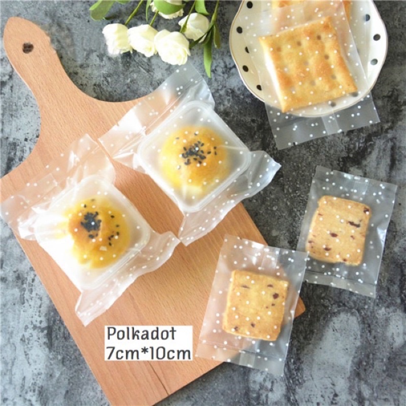 

ISI 100 PLASTIK NASTAR / PLASTIK COOKIES POLKADOT/ PLASTIK SNACK 7X10