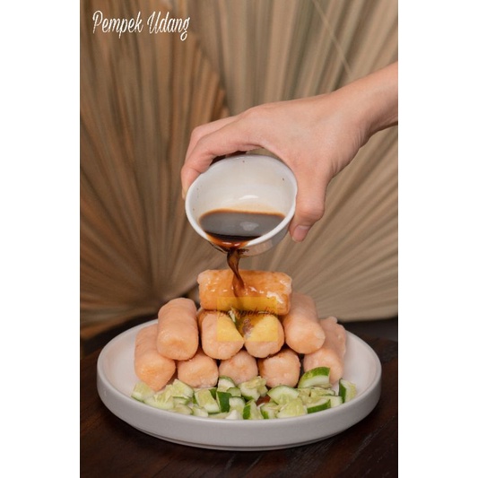 

Pempek Udang Asli premium isi 15 pcs kemasan vakum dilengkapi dengan 3 macam cuko.enak nagih