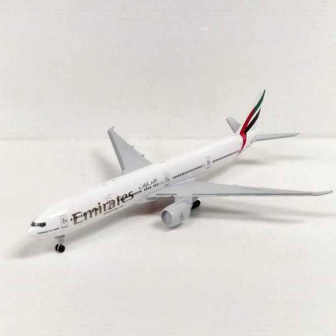 Pesawat Diecast Miniatur Emirates Airlines Boeing 777-300Er - Termurah 
