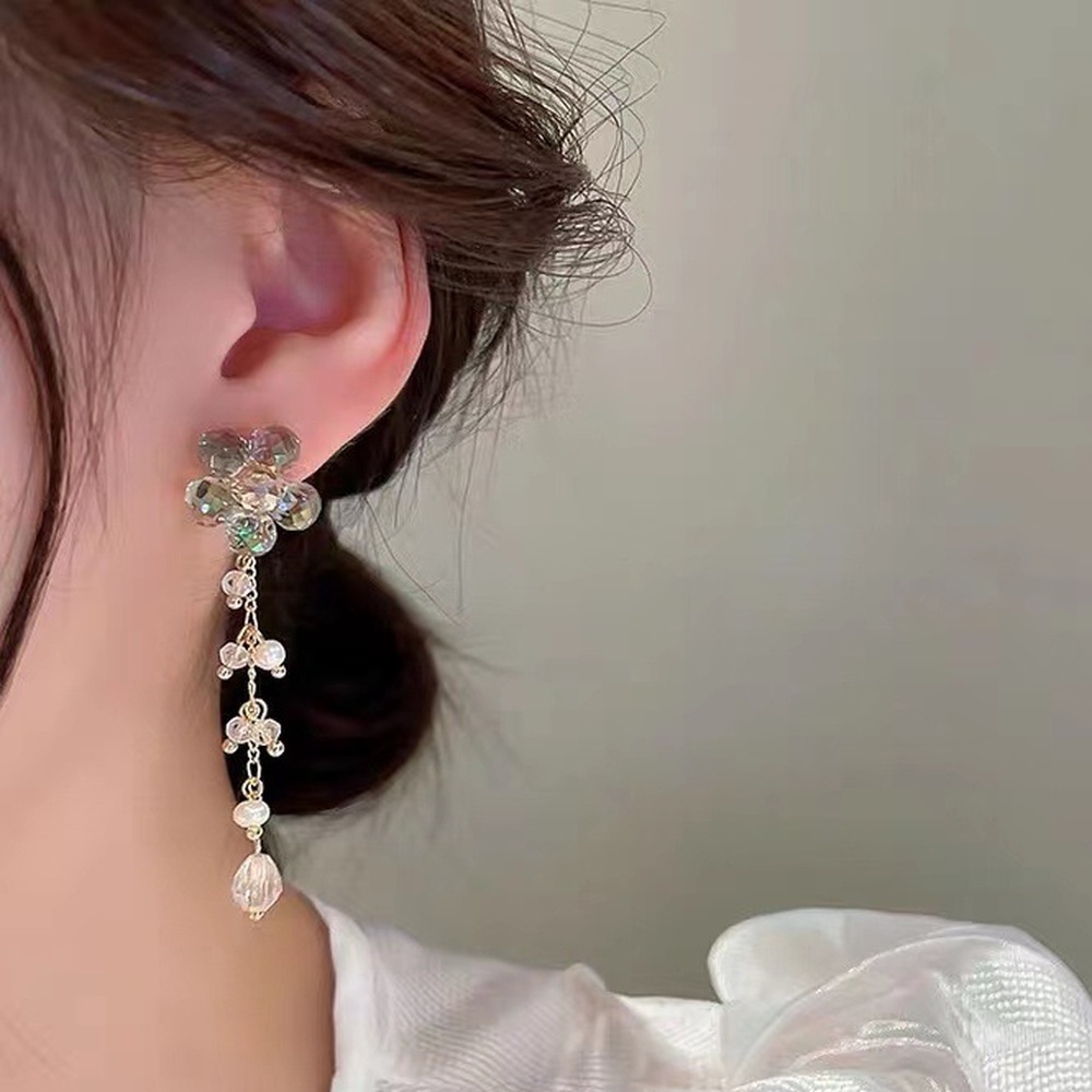 Anting Tusuk Gantung Panjang Desain Bunga Hias Kristal / Mutiara Air Tawar Untuk Wanita