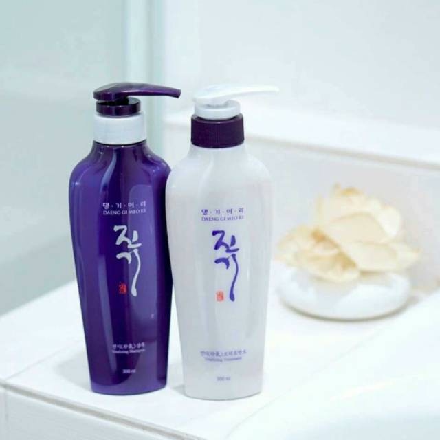 Daeng Gi Meo Ri Vitalizing Shampoo