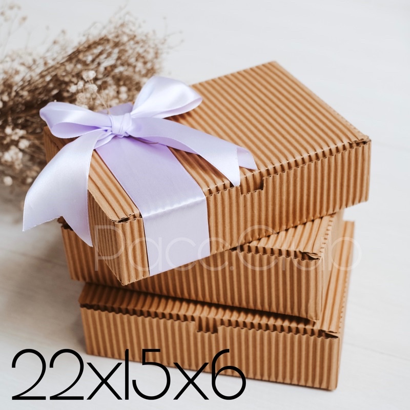 

Kotak Kado Gift Box Bflute 22x15x6 Hampers