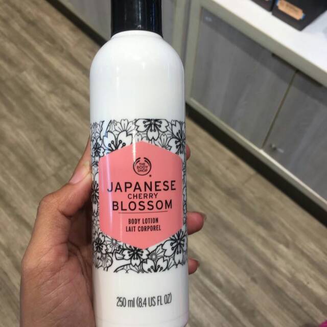 Jual The Body Shop Body Lotion Japanese Cherry Blossom 250ml Shopee