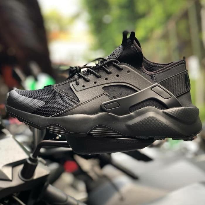 huarache run ultra triple black