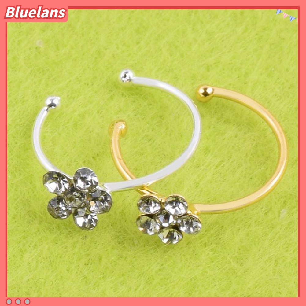 1pc Cincin Stud Tindik Hidung Desain Plum Blossom Aksen Berlian Imitasi Untuk Wanita