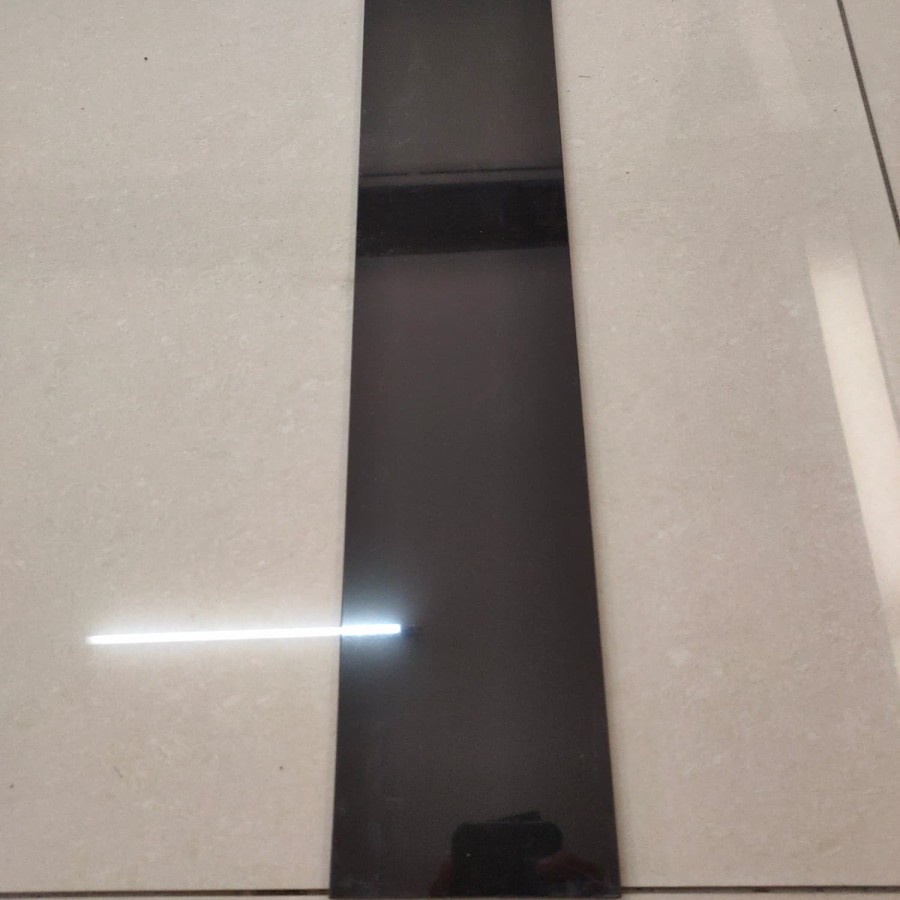 PLINT GRANIT HITAM 10X60