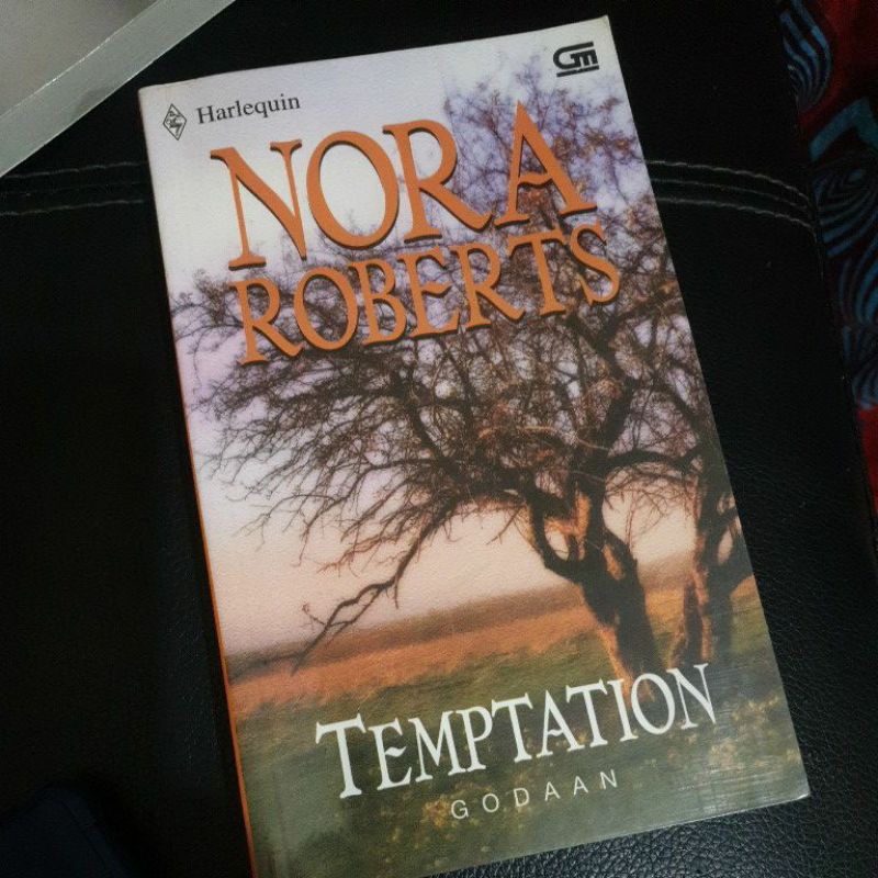 

Novel Harlequin karya Nora Roberts