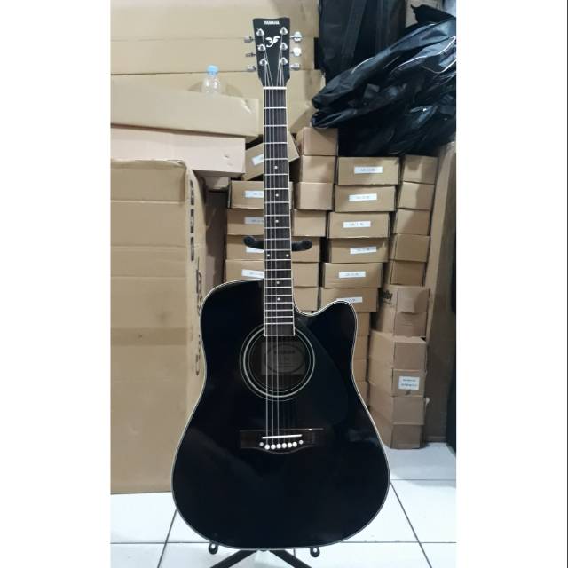 Gitar Akustik Jumbo Merk Yamaha