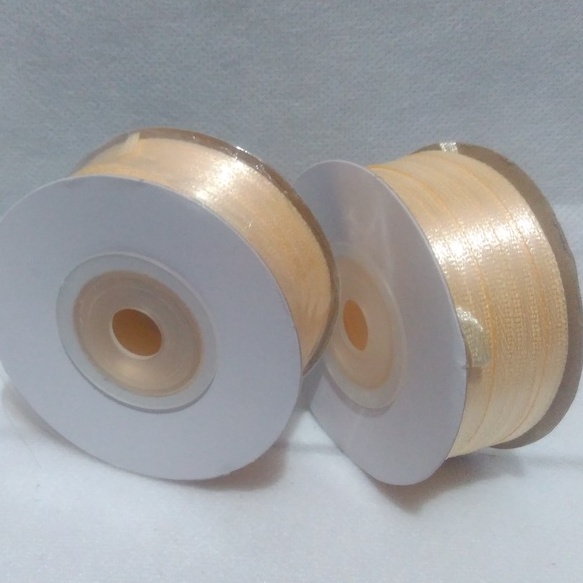 

Pita Satin Cream Ukuran 1/8inch Per Roll