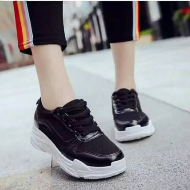 SEPATU WANITA - SNEAKERS BOOT VANS HITAM