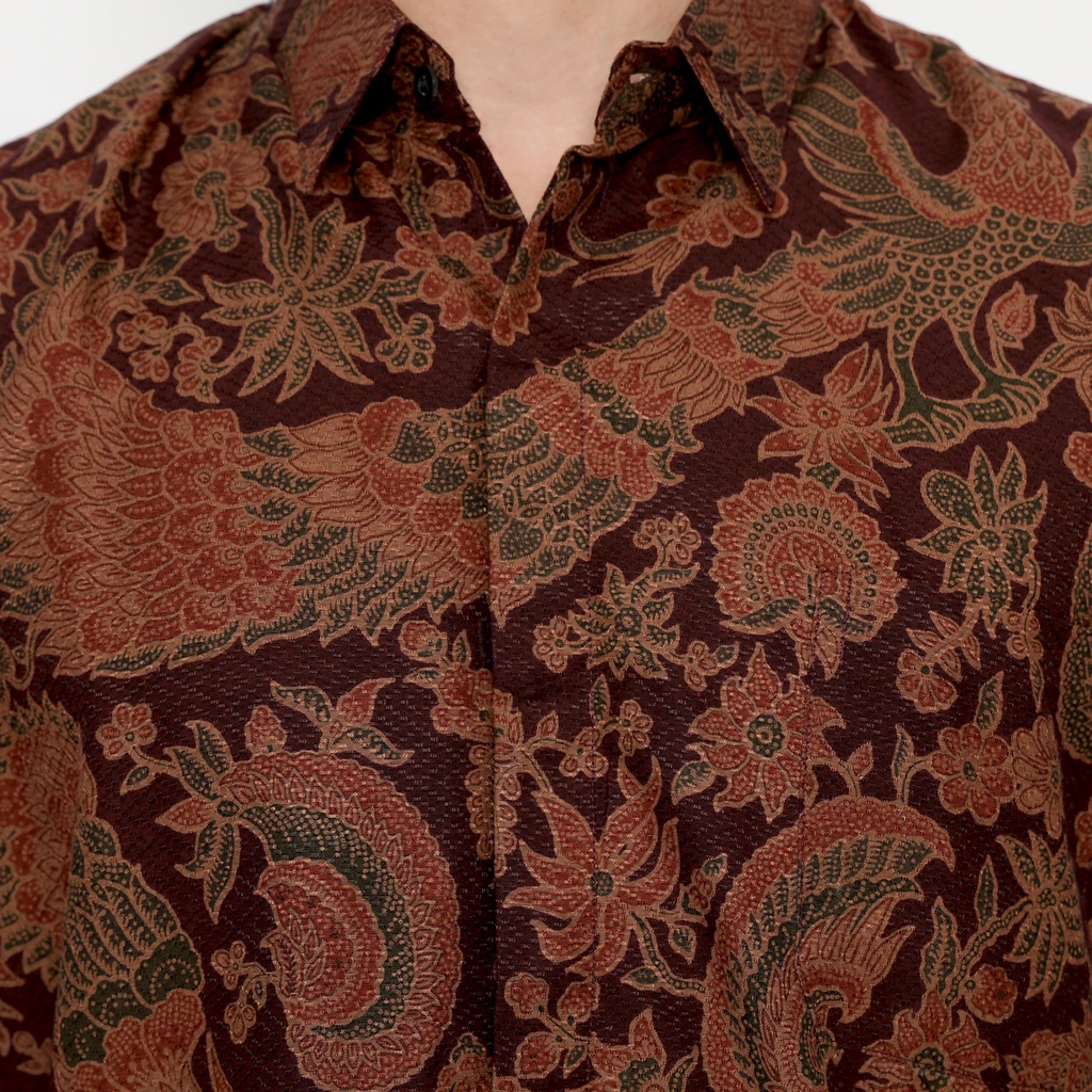 BATIK PRIA LENGAN PANJANG Kemeja Hem Slimfit Premium Motif Merak Warna Maroon Coklat 721091 CAP 72 - Baju Kemeja Atasan Pakaian Setelan Batik Pria Cowok Laki Laki Remaja Keluarga Kantor Lengan Panjang Modern Slimfit Slim Fit Premium Kekinian