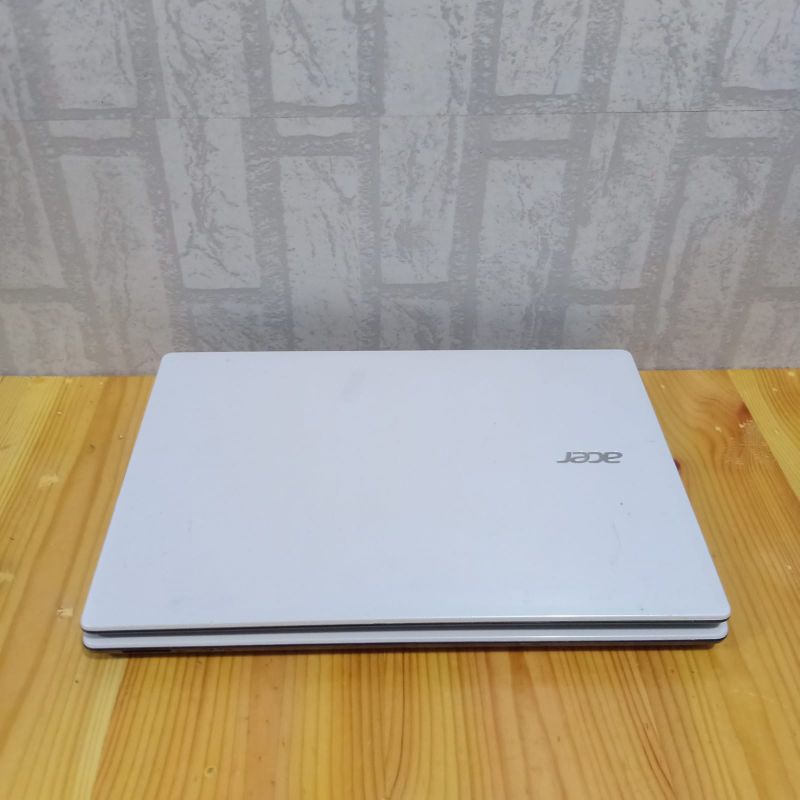Laptop Acer Aspire E5-471 Cor i3-4030U Ram 4GB HDD 500GB Layar 14 inch Full aplikasi siap pakai