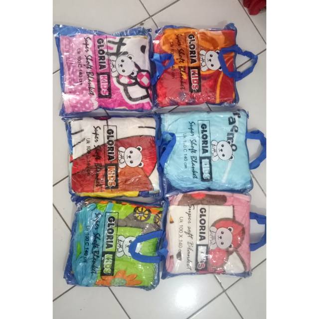 Selimut anak karakter spiderman,minions,,hellokitty,doraemon,kuda pony/SELIMUT BALITA