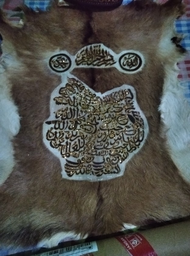 Kaligrafi Lembaran Surat Ali Imron Semar Kulit Kambing Full Body 77x55cm