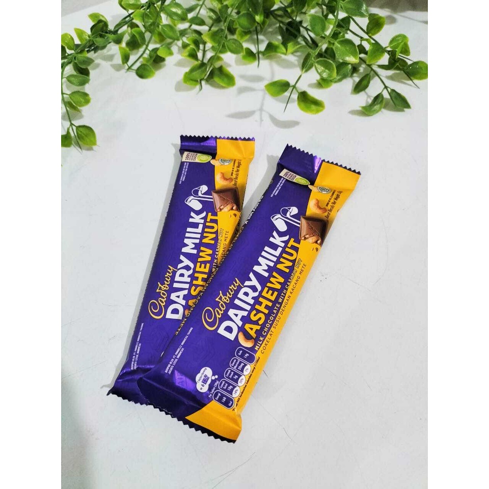 

Cadbury Dairy Milk Cashew Nut 62gr/Cokelat Susu