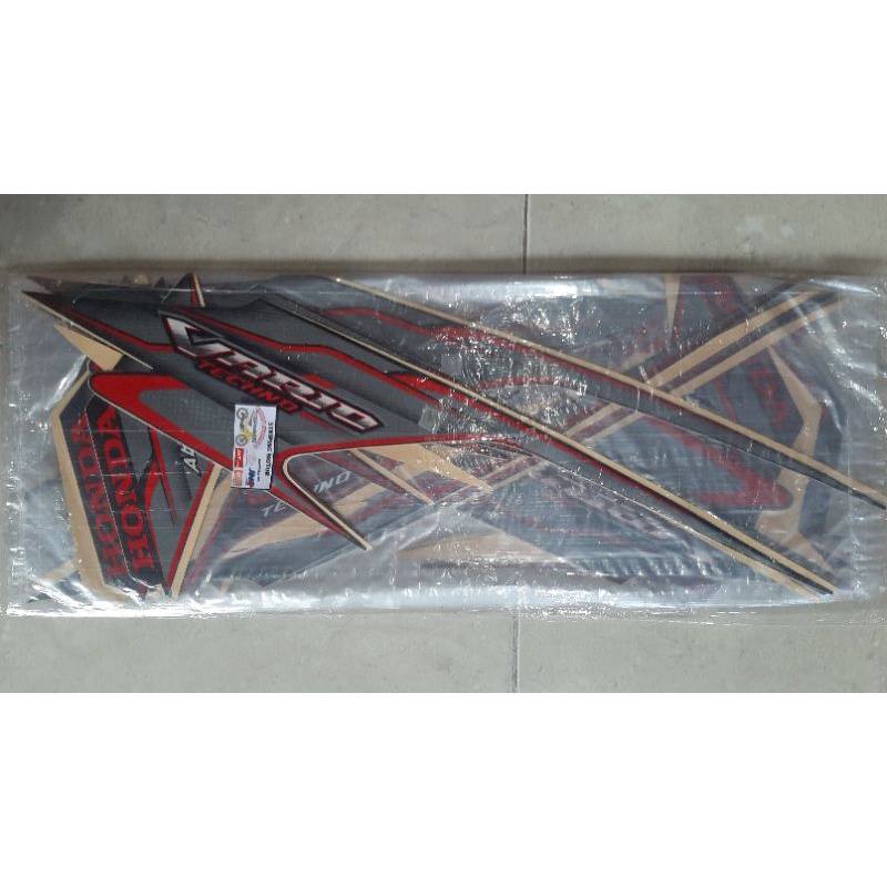 STIKER STRIPING LES BODY MOTOR HONDA VARIO 110 TECHNO CW CBS 2010 2011 HITAM SILVER