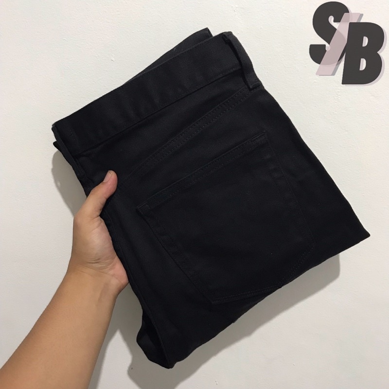 Uniqlo Slim Straight Selvedge Jeans Black