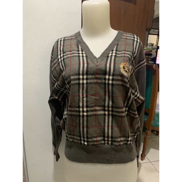 Sweater kotak-kotak academia