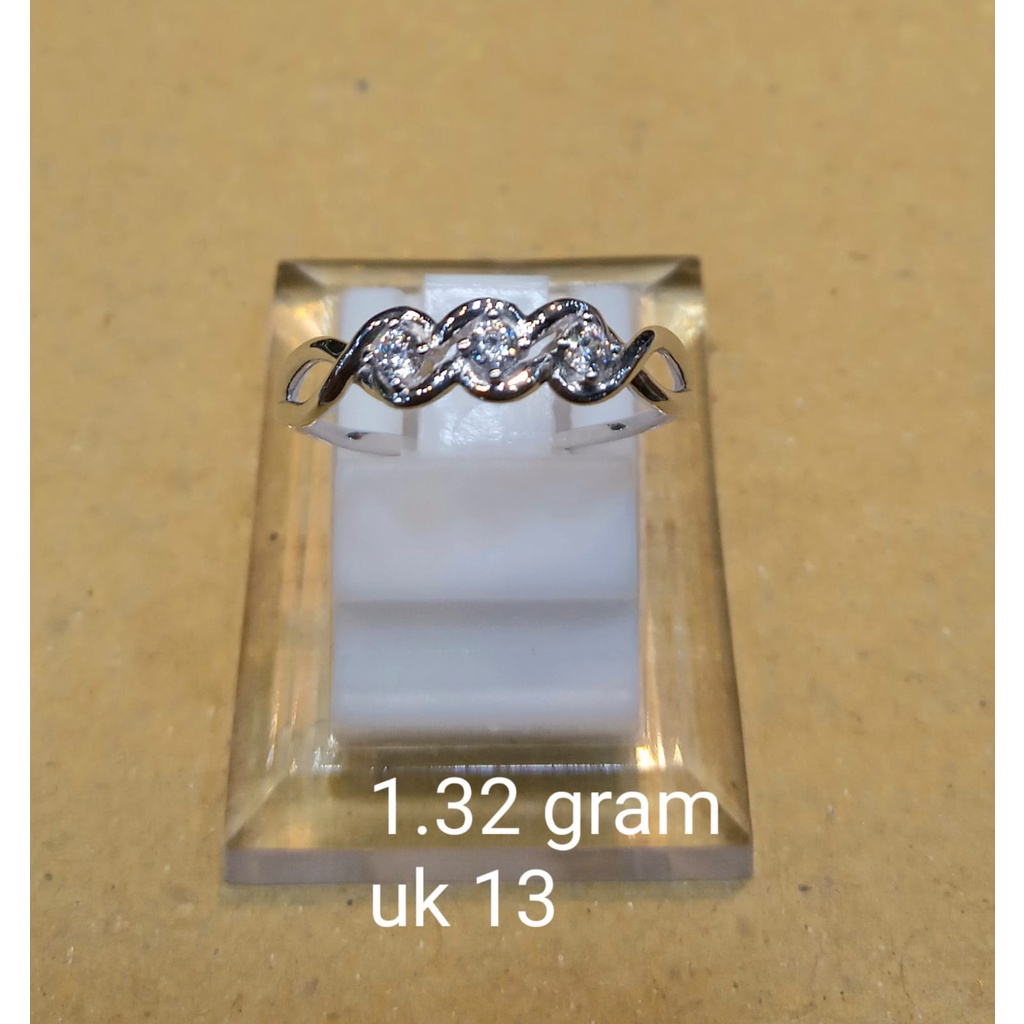 Cincin Emas Putih Fashion Wave Kadar 75% 1.32 Gram Size 13