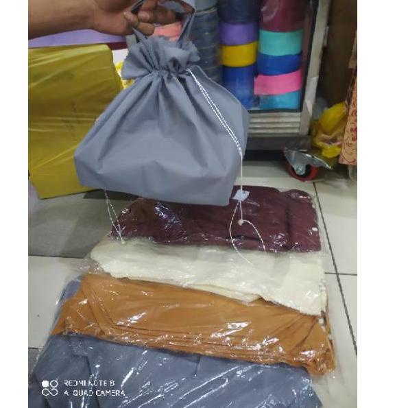 

Miliki - nasi box 22Tas serut polos tebal isi 12pcs terlaris dan termurah(nasi box 22)