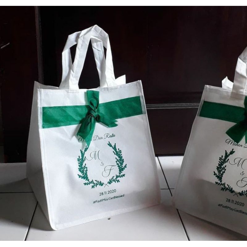 

Tas spunbond sablon / Tas Box Nasi 20/22 min 50pcs (Tas Jahit)